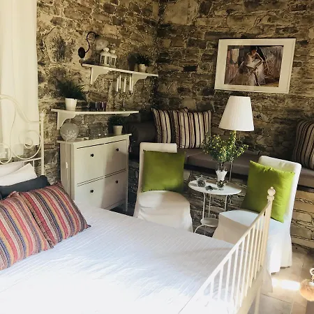 Nadia's Bed & Breakfast